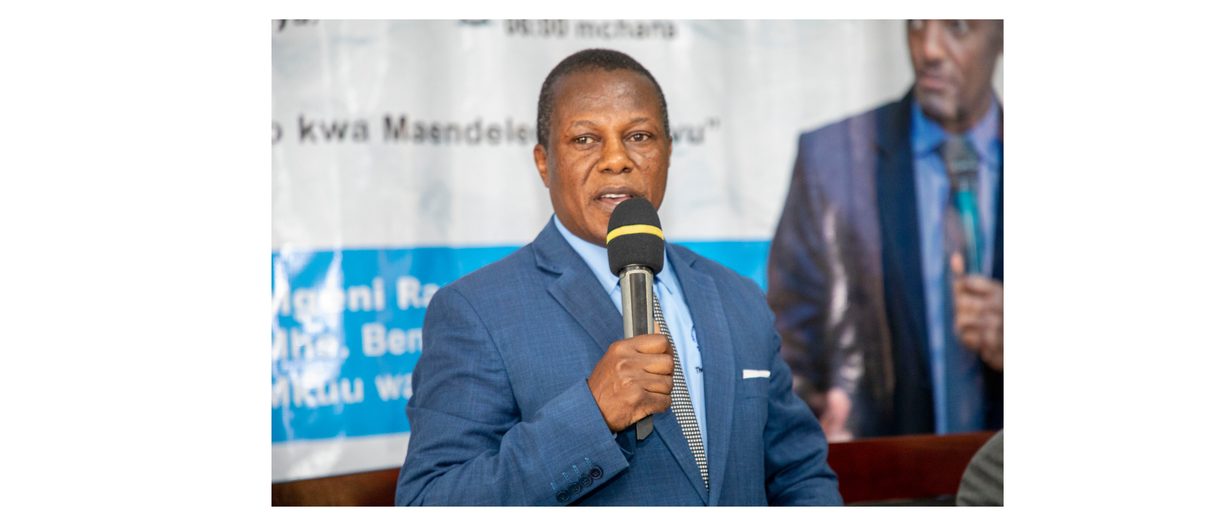 Mkuu wa Taasisi ya Elimu ya Watu Wazima, Prof. Philipo Sanga, akizungumza na maafisa usafirishaji na mama lishe (hawapo pichani) katika mafunzo ya uja...
