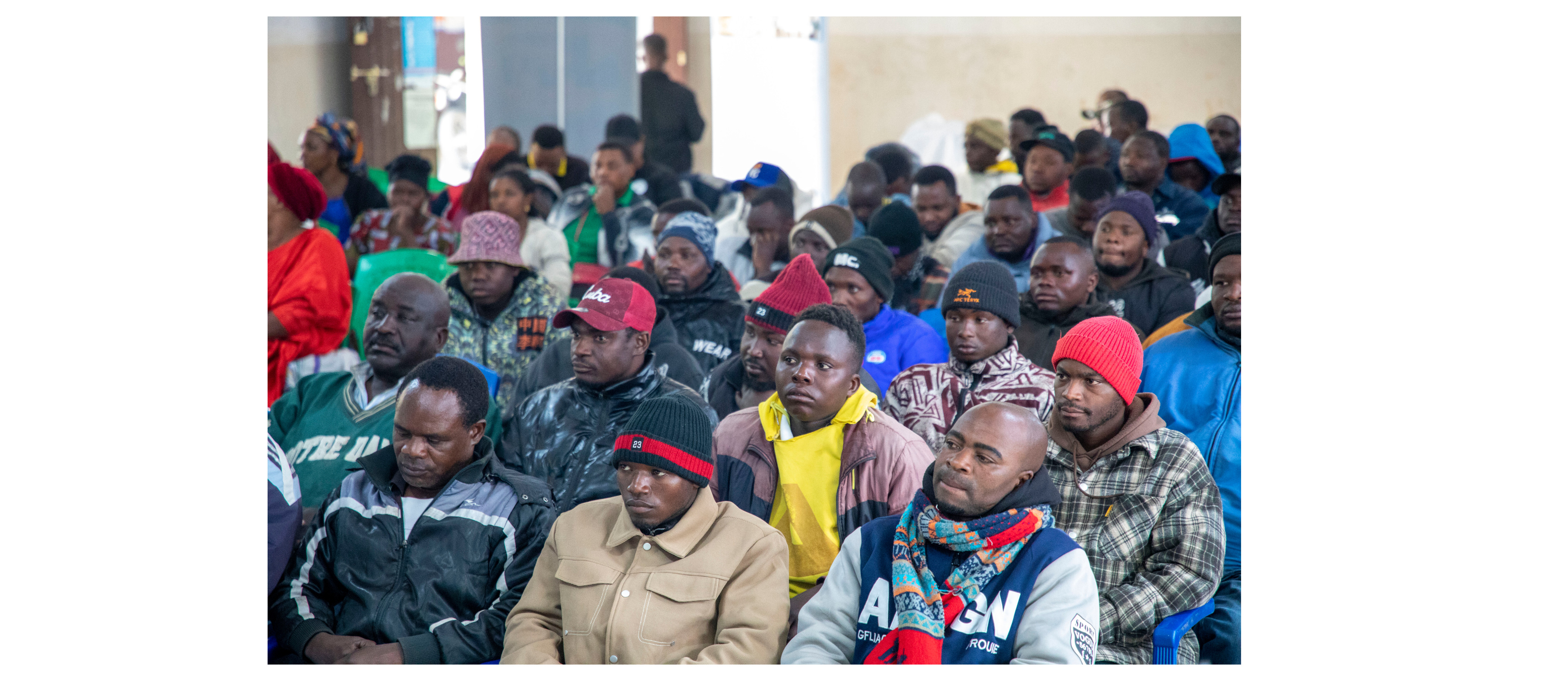 Baadhi ya maafisa usafirishaji wakisikiliza kwa makini mafunzo ya usalama barabarani yanayotolewa na Taasisi ya Elimu ya Watu Wazima, jijini Mbeya tar...
