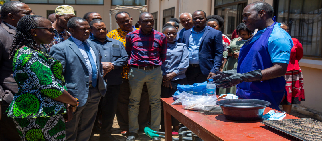 Mkuu wa Wilaya ya Babati, Bi. Emmanuela Kaganda (wa kwanza kushoto) na Mkuu wa Taasisi ya Elimu ya Watu Wazima, Prof. Philipo Sanga (wa pili kushoto)...